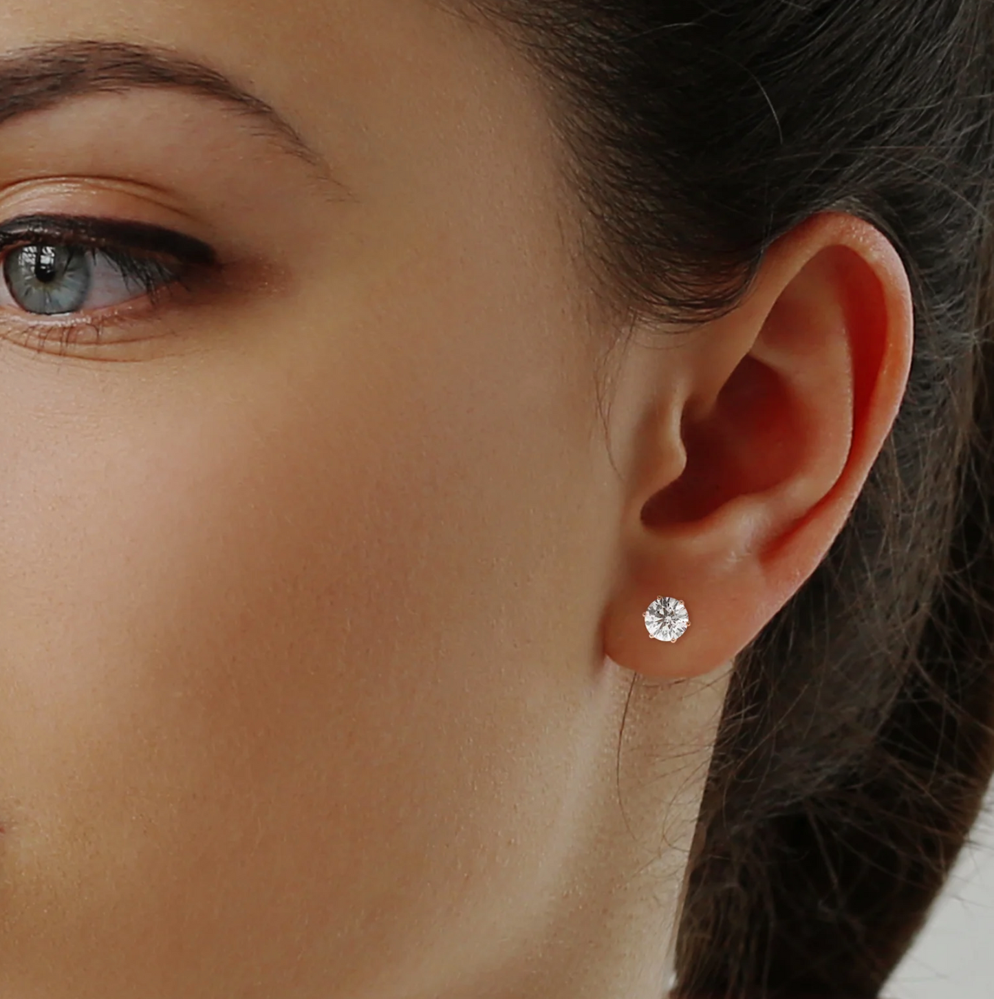 Diamond Round Earing Studs